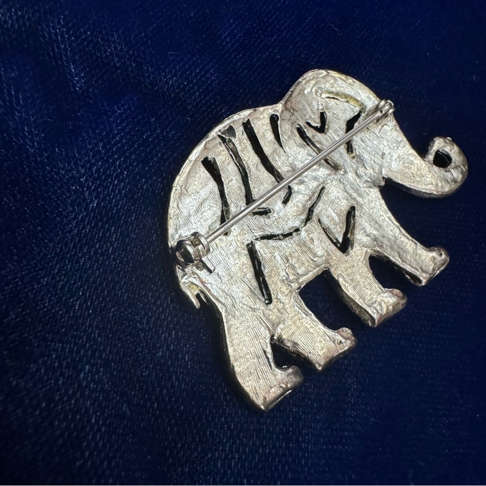 Vintage Silver Tone Elephant Brooch - Picture 6 of 8